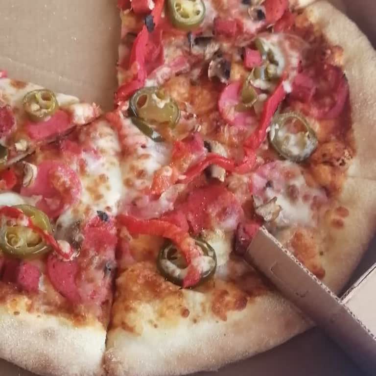 Domino's Pizza İnce Ve Bol Değil