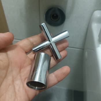 Tema Banyo Evdeki Klozet Çeşmesi Sorunu İçin Yardım İstiyorum