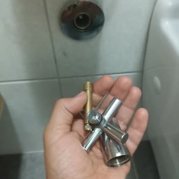 Tema Banyo Evdeki Klozet Çeşmesi Sorunu İçin Yardım İstiyorum