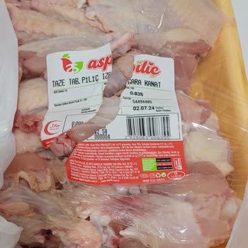 As Piliç Çamaşır Suyu Kokan Tavuk