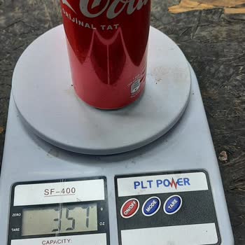 Coca-Cola Yarım Ve Boş Kutu Kola