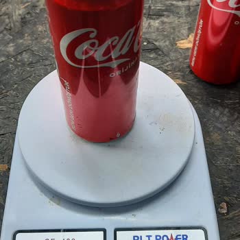 Coca-Cola Yarım Ve Boş Kutu Kola