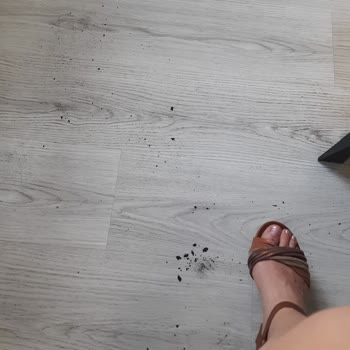 Elle Ayakkabı Durduğu Yerde Çürüdü, Toz Gibi Ufalandı!
