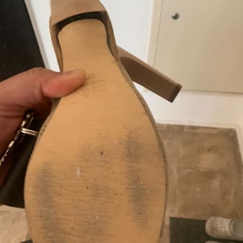 Ayakkabı Dünyası İlk Giyimde Topuk Kırıldı
