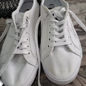 Calvin Klein Ayakkabılar Sandik Sarisi Oldu