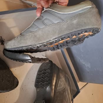 Hogan Spor Ayakkabının Tabanı Dağıldı