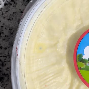 Sütaş Tüketim Tarihi Olmasına Rağmen Küflü Ürün Satıyor