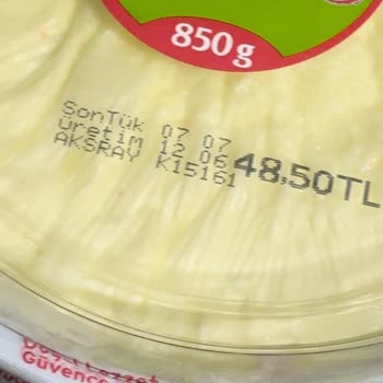 Sütaş Tüketim Tarihi Olmasına Rağmen Küflü Ürün Satıyor