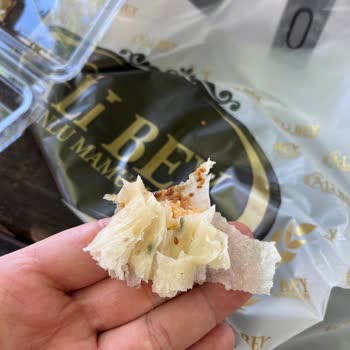 Hangar Toptan & Perakende Market Hangar Market Küflü Sigara Böreği Satıyor