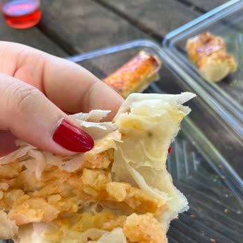 Hangar Toptan & Perakende Market Hangar Market Küflü Sigara Böreği Satıyor