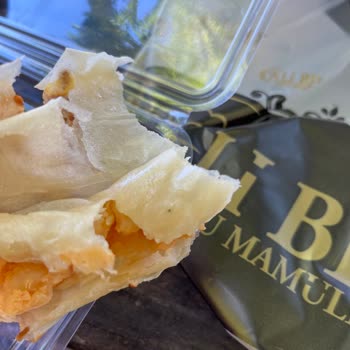 Hangar Toptan & Perakende Market Hangar Market Küflü Sigara Böreği Satıyor