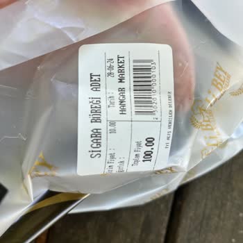 Hangar Toptan & Perakende Market Hangar Market Küflü Sigara Böreği Satıyor