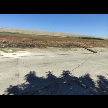 Türk Telekom Kabloları, Direkleri Yerlerde!