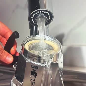 Enplus Bialetti Mokapot Alt Bant Lekesi İlk Kullanımda Oluştu