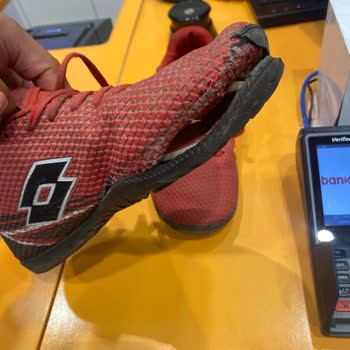 FLO Ayakkabı 4 Aylık Krampon Ayakkabı Paramparça Üretim Kaynaklı Değil Miş