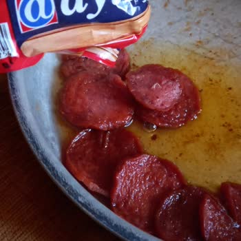 BİM'deki Sucuktan İpliksi Bir Şey Çıktı