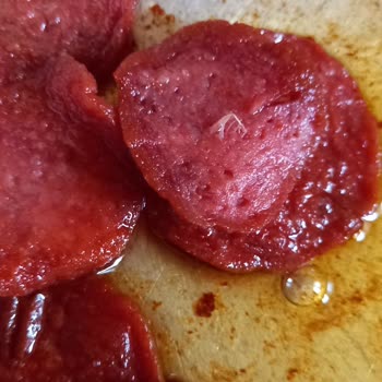 BİM'deki Sucuktan İpliksi Bir Şey Çıktı