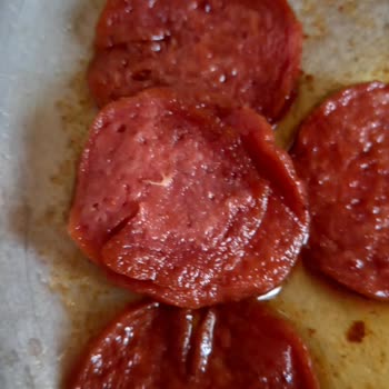 BİM'deki Sucuktan İpliksi Bir Şey Çıktı