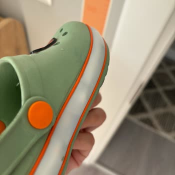 LCW Işıklı Sandaletin İçinden Çıkan Metal Bebeğimin Ayağını Kesti