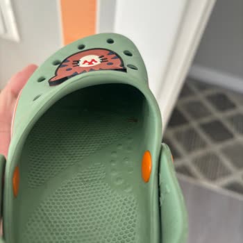 LCW Işıklı Sandaletin İçinden Çıkan Metal Bebeğimin Ayağını Kesti