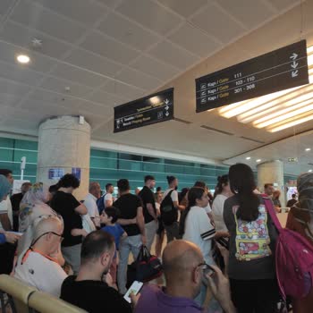 Ajet Uçuşunda 2 Saat Rötar: Mağduriyet Ve Sorular