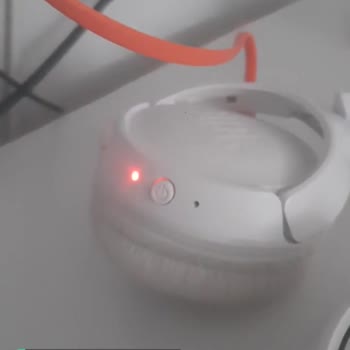 JBL Kırmızı Işık Yanıp Sönüyor!