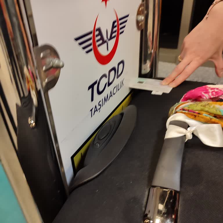 YHT (Yüksek Hızlı Tren) Bir Parmak Valiz 100 Lira