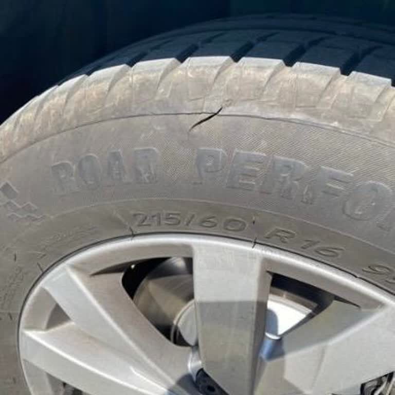 Kormoran Lastiğin Yanak Kısmında Yarık