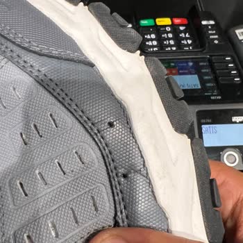 Skechers Sattığı Ürüne Sahip Çıkmıyor.