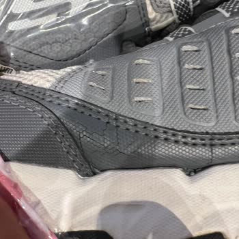 Skechers Sattığı Ürüne Sahip Çıkmıyor.