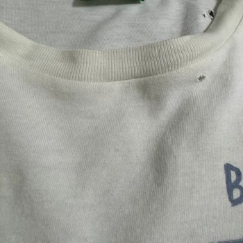 Benetton T-shirt Delik Deşik Oldu