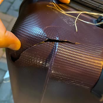 Pegasus Çatlak Valiz Hem De 3 Saat Rötar Üstüne