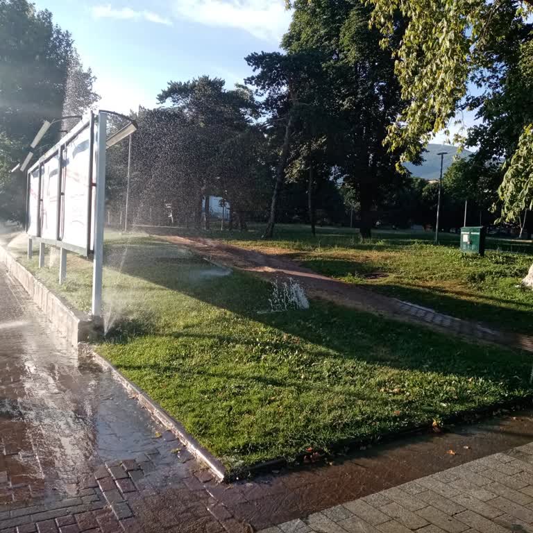 Osmangazi Belediyesi Çimlerin Sulanmasında Boşa Akan Su