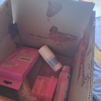 Rossmann Ürün, Kutunun İçinde Ağzı Açılmış. Ve Hiçbir Koruması Yok