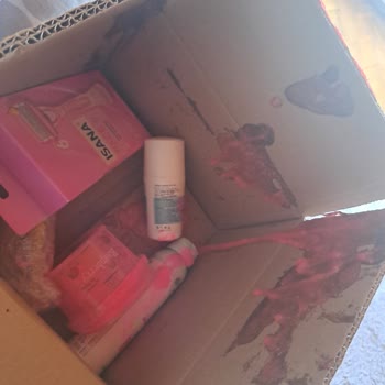 Rossmann Ürün, Kutunun İçinde Ağzı Açılmış. Ve Hiçbir Koruması Yok