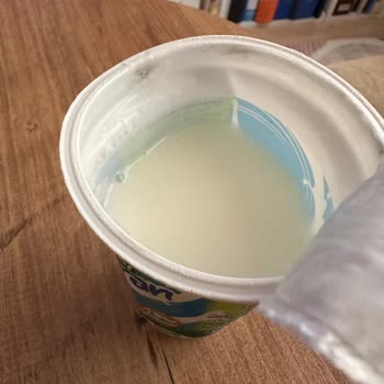 Sütaş Ayran Kenarlarında Siyah Lekeler