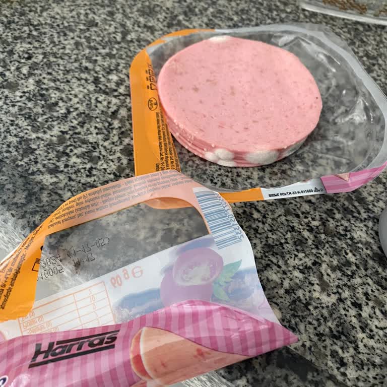 Harras File Markette Küflü Salam