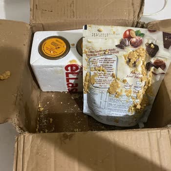 Fellas Fıstık Ezmesi Kavanoz Kapağı Açık Halde Geldi, Yarısı Dökülmüş!