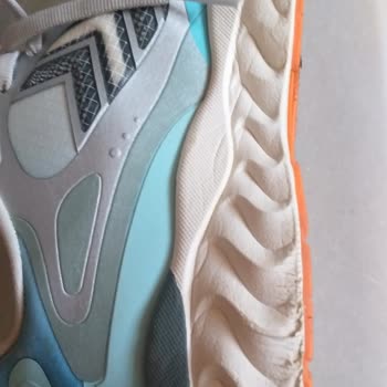 Hummel Ayakkabı Taban Parçalanma Sorunu