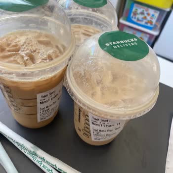 Starbucks Point Bornova Şubesinden Alına Kahvelerin Yolda Dökülmesi