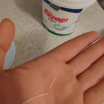 Yörüksüt Süzme Yoğurt İçinden Çıkan Plastik Parçaları
