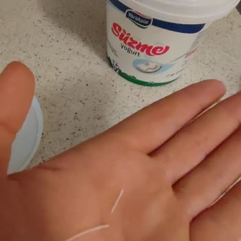 Yörüksüt Süzme Yoğurt İçinden Çıkan Plastik Parçaları