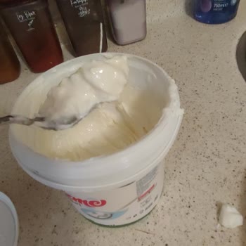 Yörüksüt Süzme Yoğurt İçinden Çıkan Plastik Parçaları