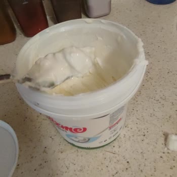 Yörüksüt Süzme Yoğurt İçinden Çıkan Plastik Parçaları