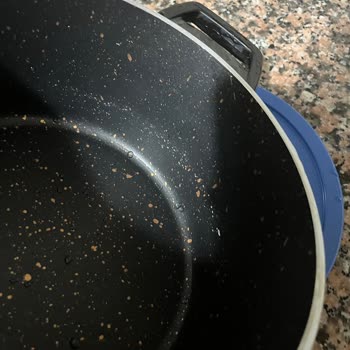 Karaca Züccaciye Bio Granit Blackgold Tencere Soyuluyor