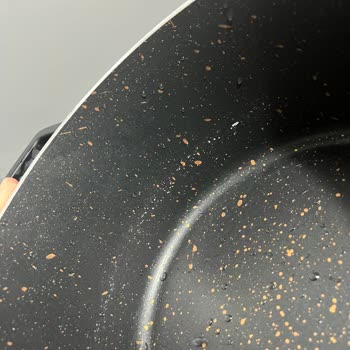 Karaca Züccaciye Bio Granit Blackgold Tencere Soyuluyor