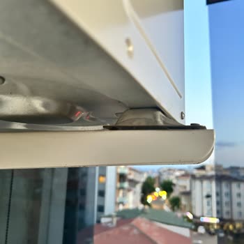 Beko Dış Ünite Montajı Ürün Teslim Etmedi Ve Dış Ünite Su Akıtıyor.