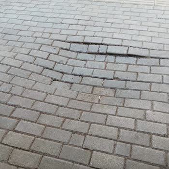 Bursa Büyükşehir Belediyesi Kaldırım Taşlarında Göçme