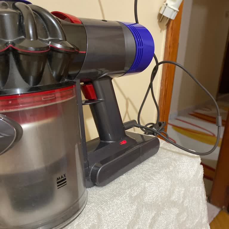 Dyson V8 Şarj Edemiyoruz Parça Değiştirdik Yine Çözüm Yok!