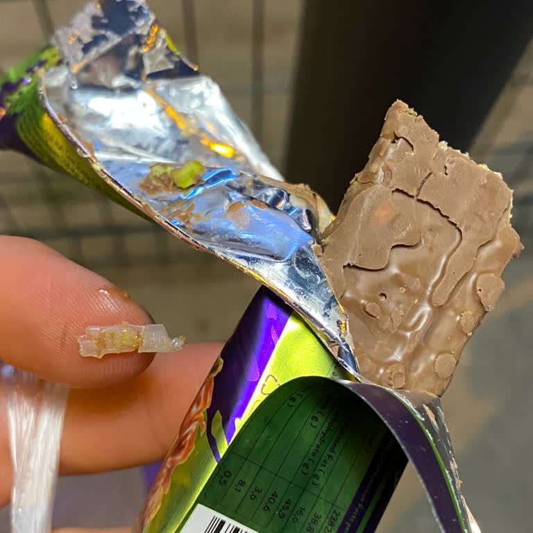 Patiswiss Şaşırtmadı, Bu Sefer De İçinden Plastik Çıktı!
